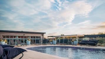 Una piscina cubierta