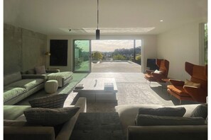 Interior - Hillside New house Views king Beds (South Pasadena)