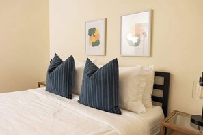 2 Schlafzimmer, Schreibtisch, Bügeleisen/Bügelbrett, WLAN