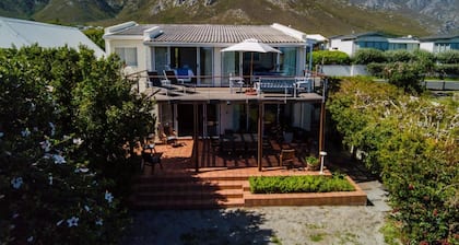 245 on 10th | Family | Sea Views || Grotto Beach