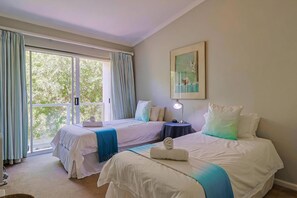 4 bedrooms, desk, iron/ironing board, free WiFi