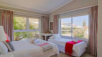 4 bedrooms, desk, iron/ironing board, free WiFi