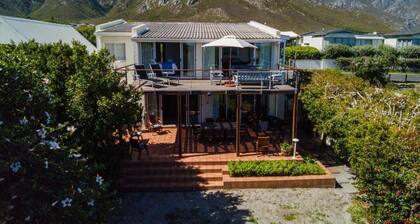 245 on 10th | Family | Sea Views || Grotto Beach