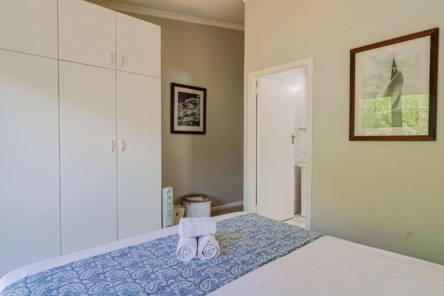 4 bedrooms, desk, iron/ironing board, free WiFi