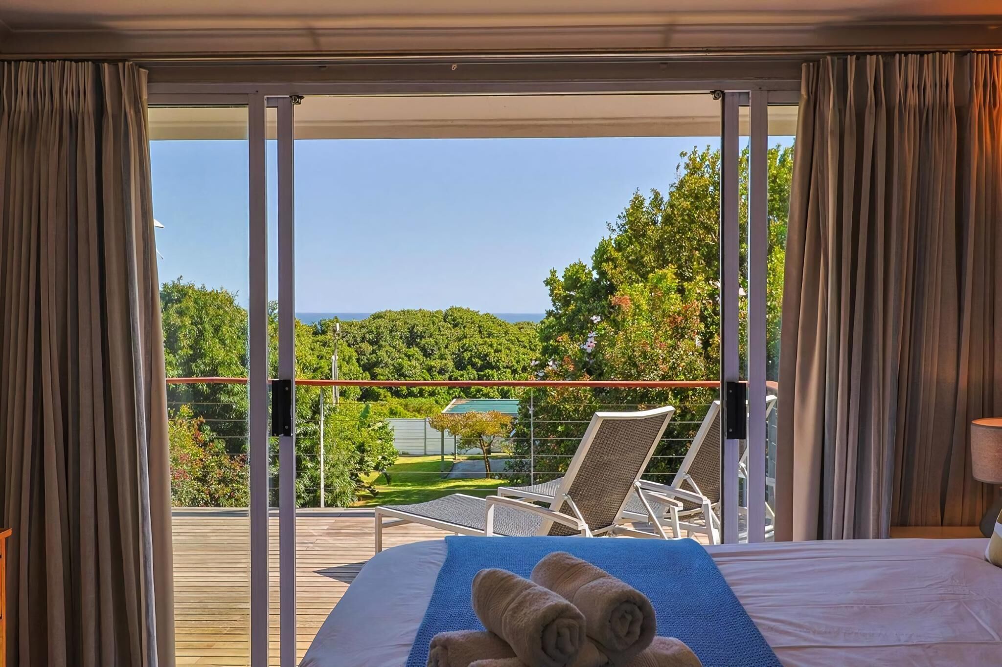 4 bedrooms, desk, iron/ironing board, free WiFi