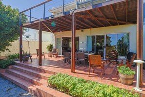 Outdoor dining - 245 on 10th | Family | Sea Views || Grotto Beach (Hermanus)