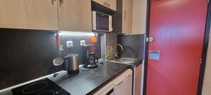 Kühlschrank, Mikrowelle, Geschirrspüler