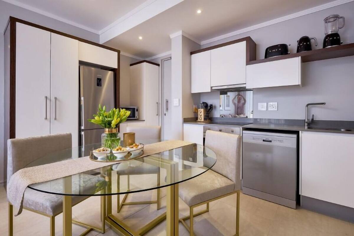 Comfort Apartment, 2 Bedrooms, Poolside | Private kitchenette | Cleaning supplies