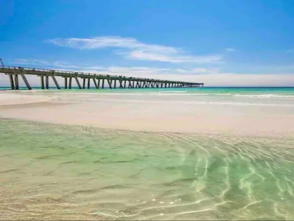 Sun-loungers, beach towels - The Emerald Cove at the Beach (Navarre)