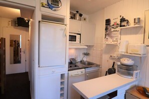 Fridge, dishwasher