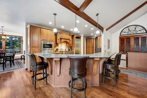 Fridge, microwave, oven, stovetop - Wildcat Creek Lodge |Waterfront on Hayden Lake (Hayden)