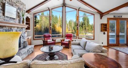 Lakefront Hayden Lodge w/ hot tub & private dock