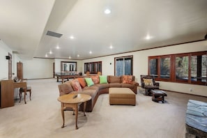 Smart TV, chimenea y tenis de mesa 