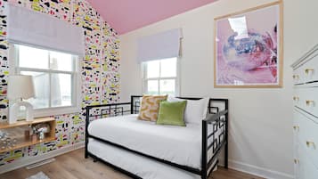 2 bedrooms, iron/ironing board, internet, bed sheets