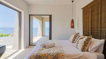 5 bedrooms, desk, iron/ironing board, free WiFi