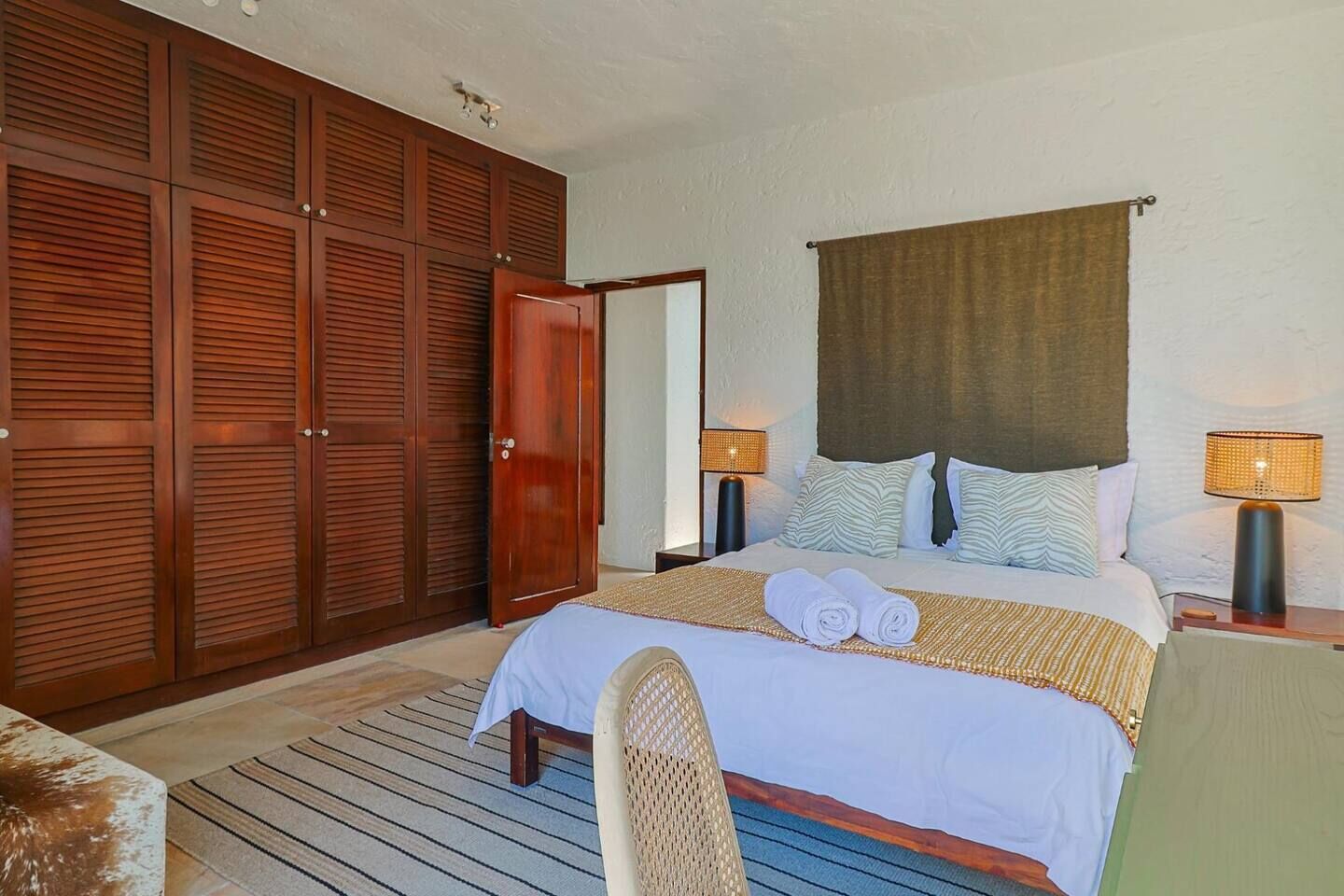 5 bedrooms, desk, iron/ironing board, free WiFi