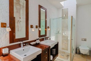 Bathtub, hair dryer