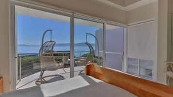 4 bedrooms, in-room safe, desk, iron/ironing board