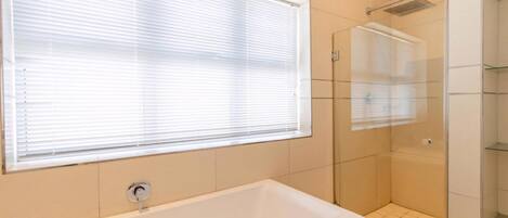 Bathtub, towels, soap, shampoo