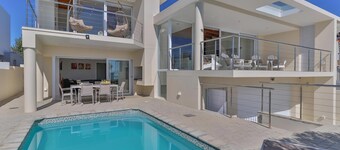 111 Memories | Coastal Calm & Contemporary Comfort in De Kelders