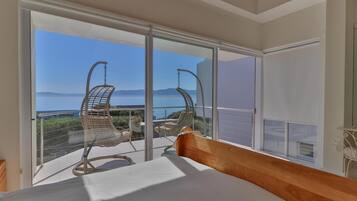 4 bedrooms, in-room safe, desk, iron/ironing board