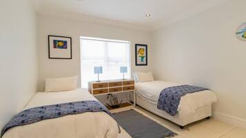 4 bedrooms, in-room safe, desk, iron/ironing board