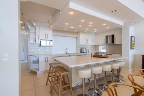 Fridge, microwave, oven, stovetop - 111 Memories | Coastal Calm & Contemporary Comfort in De Kelders (De Kelders)
