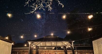 SLC Mtn Escape: Hot Tub, King Bed, Gated Parking