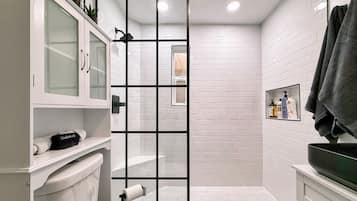 Douche, serviettes fournies