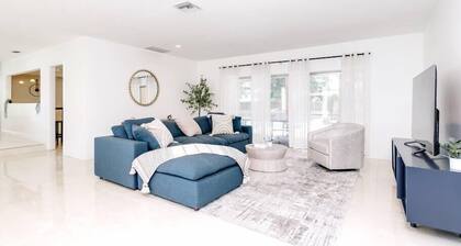 Modern Spacious 5-Bedroom Home with Pool