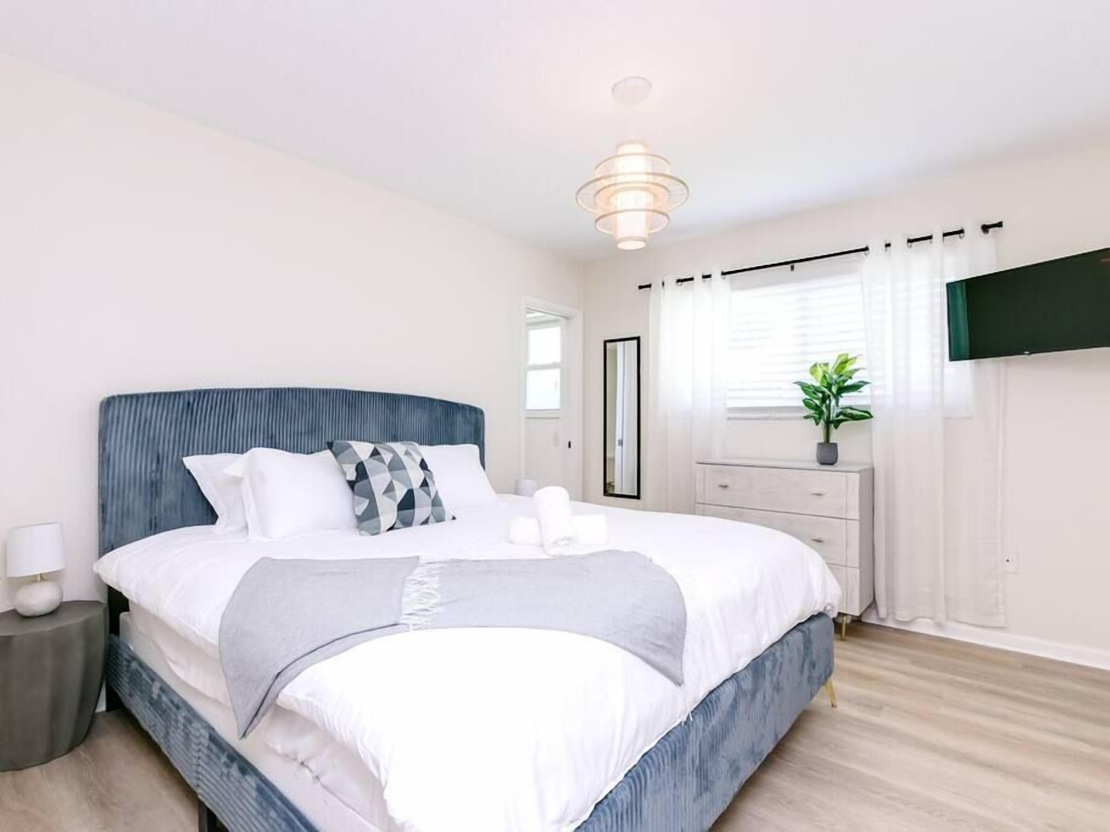 5 bedrooms, iron/ironing board, travel cot, WiFi