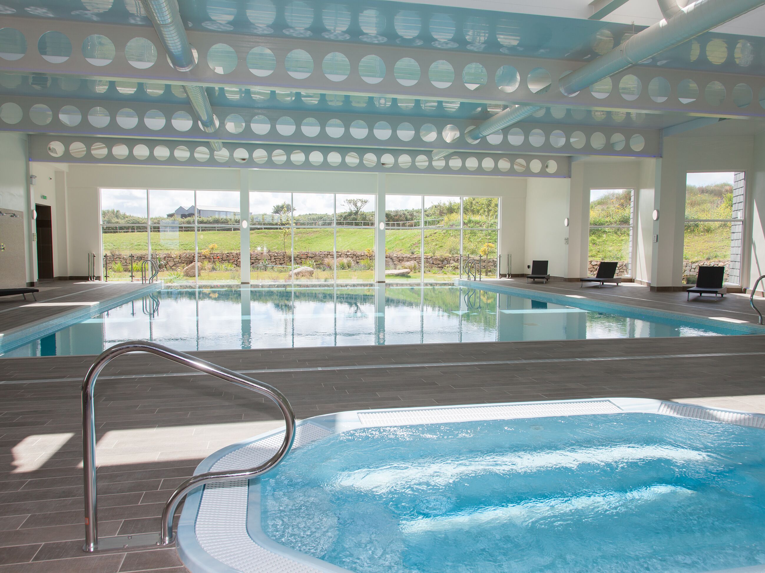 Indendørs pool