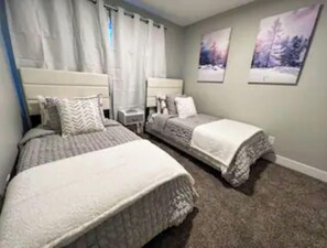 3 bedrooms, desk, iron/ironing board, travel crib