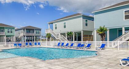 Placid home with balcony, patio, gas grill, washer/dryer, & pool - golf nearby