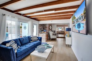 TV - Oasis Retreat! - 4BR/3BA Private Pool Home! (Fort Lauderdale)