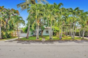 Exterior - Oasis Retreat! - 4BR/3BA Private Pool Home! (Fort Lauderdale)