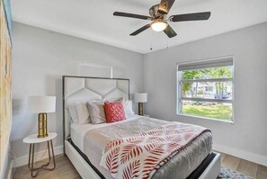 4 室のベッドルーム、アイロン / アイロン台、WiFi