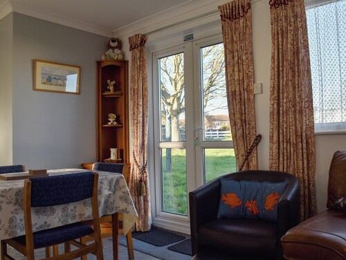 A wonderful chalet set in a great seaside location.