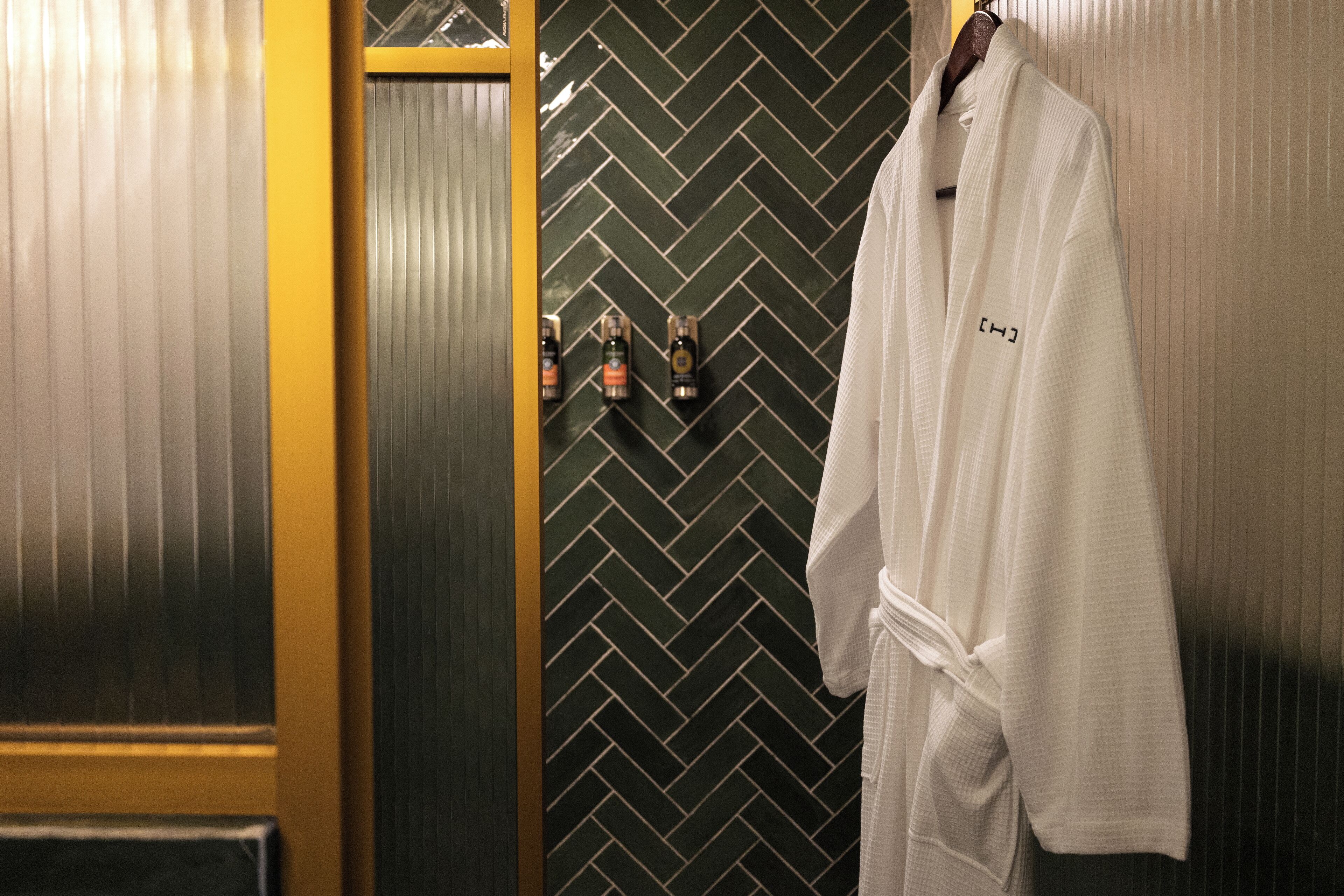 Shower, hair dryer, bathrobes, slippers