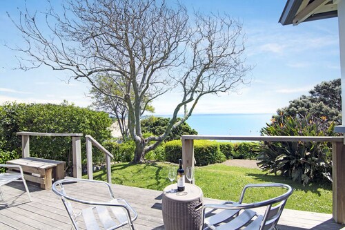 Bayview Bungalow - Nelson Holiday Home