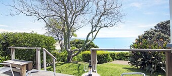 Bayview Bungalow - Nelson Holiday Home