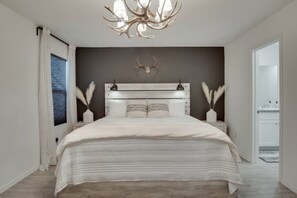 4 bedrooms, desk, iron/ironing board, travel crib