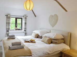 3 bedrooms, free WiFi, bed sheets