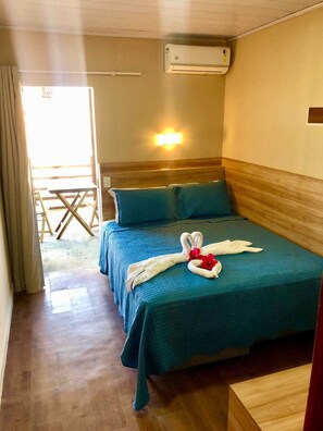 Deluxe-Doppelzimmer | Minibar, individuell dekoriert, Schreibtisch