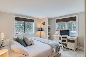 5 bedrooms, desk, iron/ironing board, travel crib