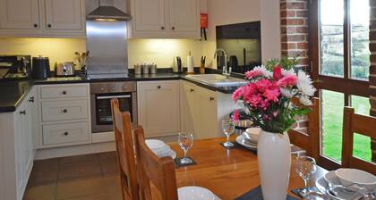 High Quality , Rural Views Peaceful, AONB, Jurrasic Coast, Dog Friendly.