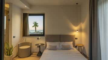 Chambre Double Romantique, vue mer | Couette en duvet d'oie, surmatelas, minibar