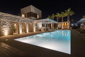 Outdoor pool, open 9:00 AM to 7:30 PM, pool loungers - Insulae Resort (Cefalù)