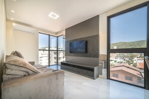 Apartment | Living area - 884A- Aluguel Bombinhas 2 quartos  (Bombinhas)