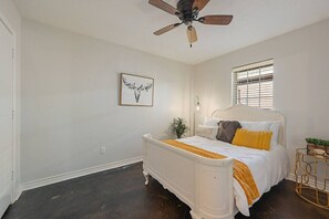 3 bedrooms, iron/ironing board, free WiFi, bed sheets